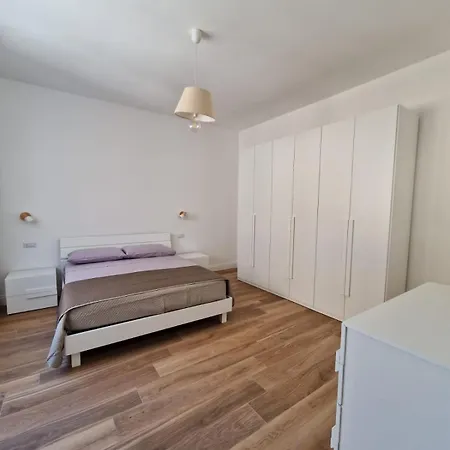 Ten Apartment Brindisi